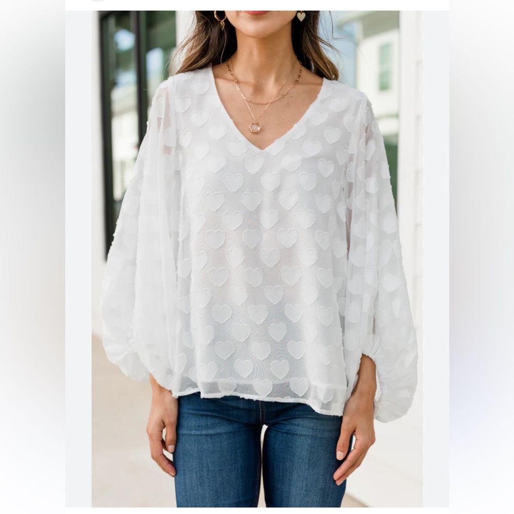 Vine & Love Looks Like Love White Textured Heart Blouse